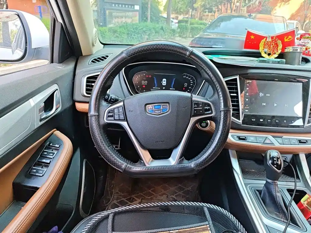 Geely Vision X6 — миниатюра 6