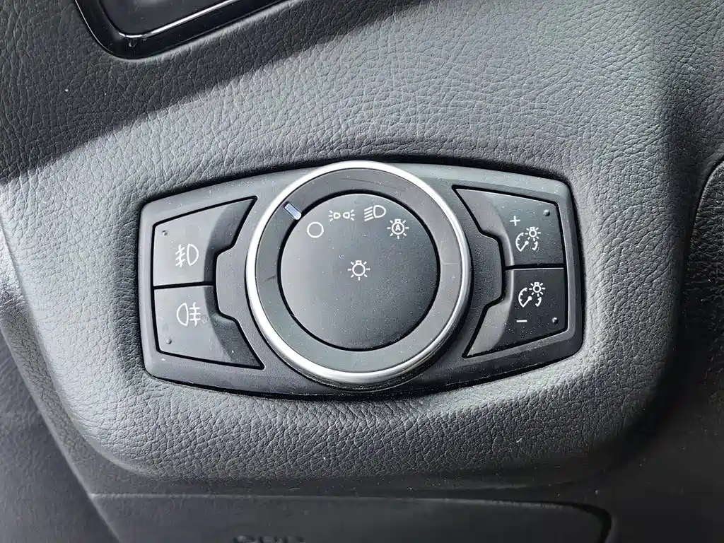 Ford Kuga — миниатюра 21