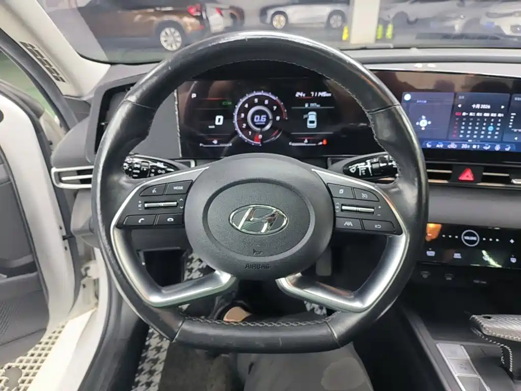 Hyundai Elantra — миниатюра 11