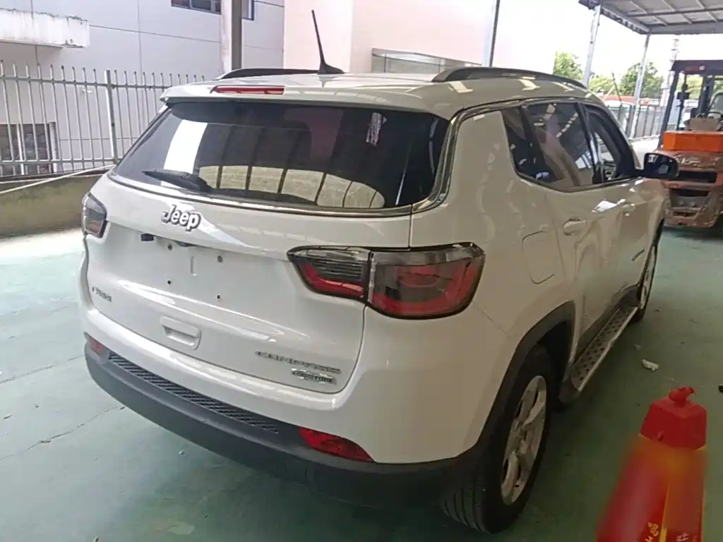 Jeep Compass — миниатюра 7