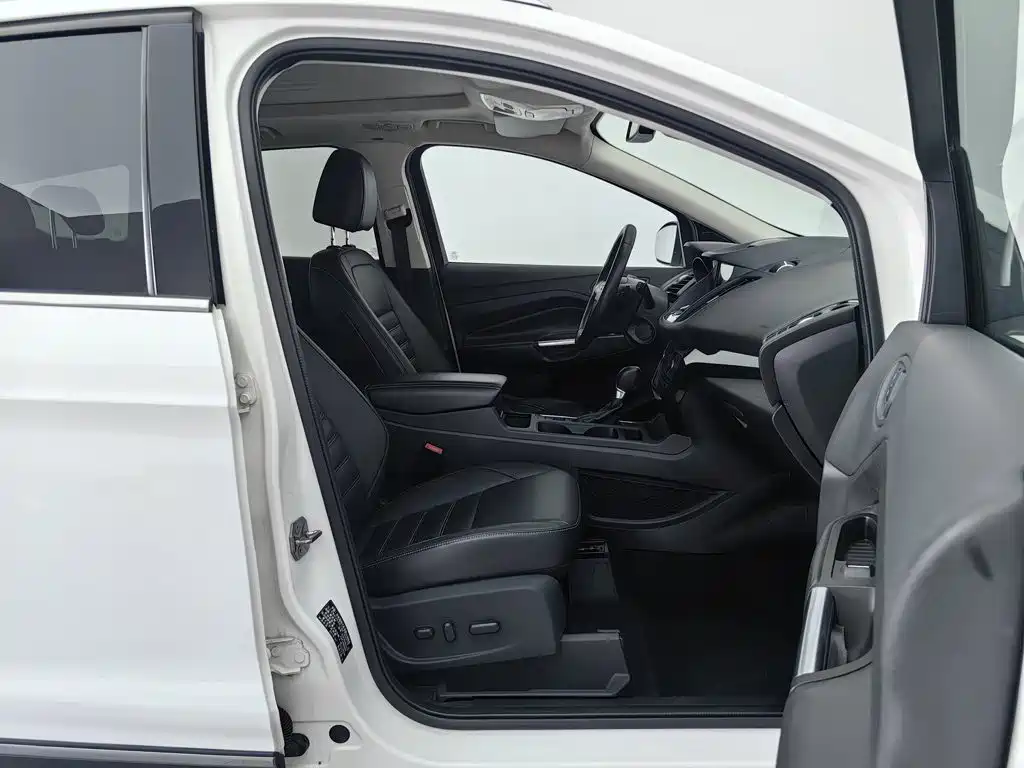 Ford Kuga — миниатюра 23