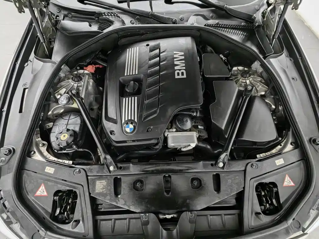 BMW 5 Series — миниатюра 6