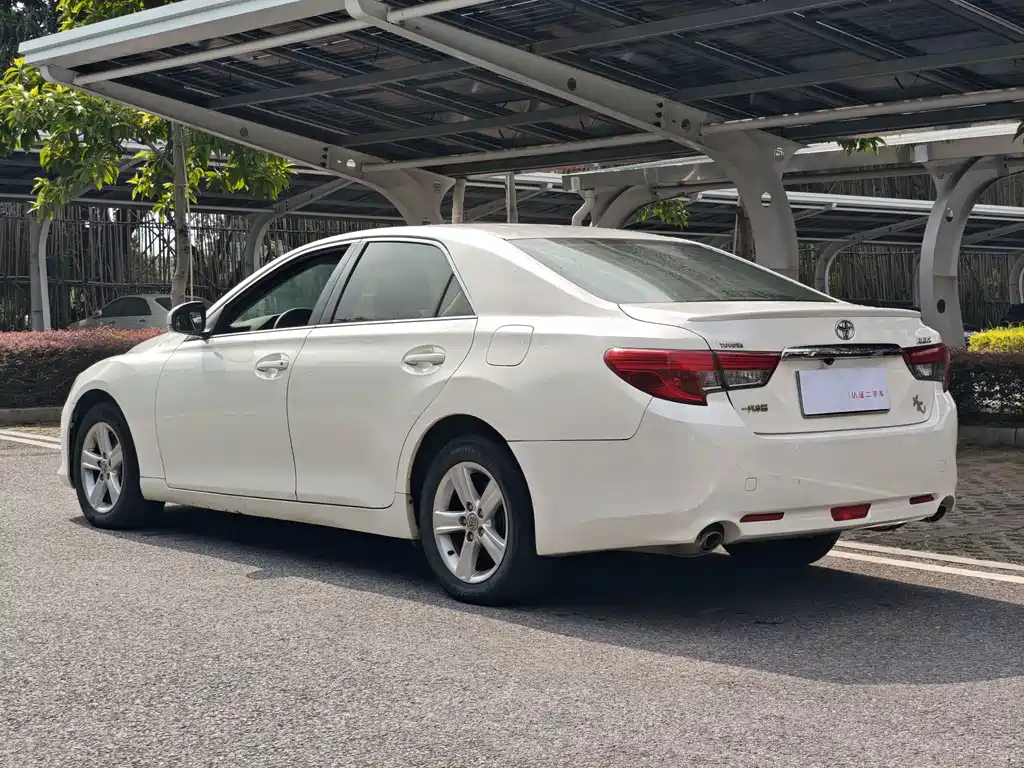 Toyota Reiz — миниатюра 7