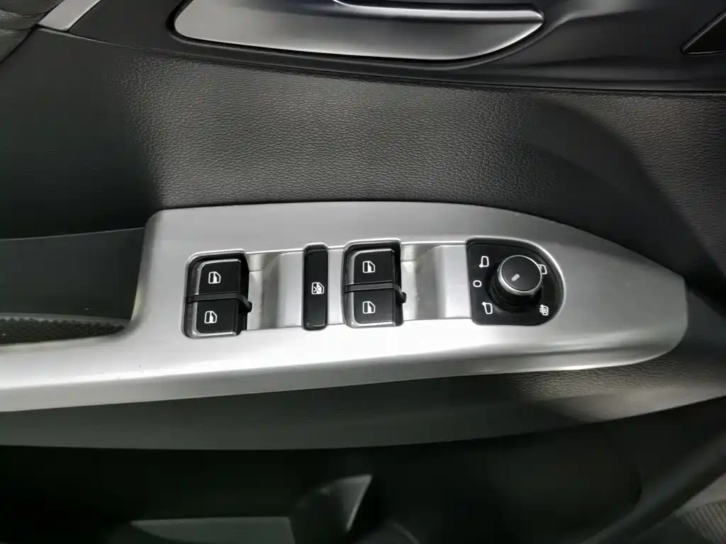 Borgward BX7 — миниатюра 9