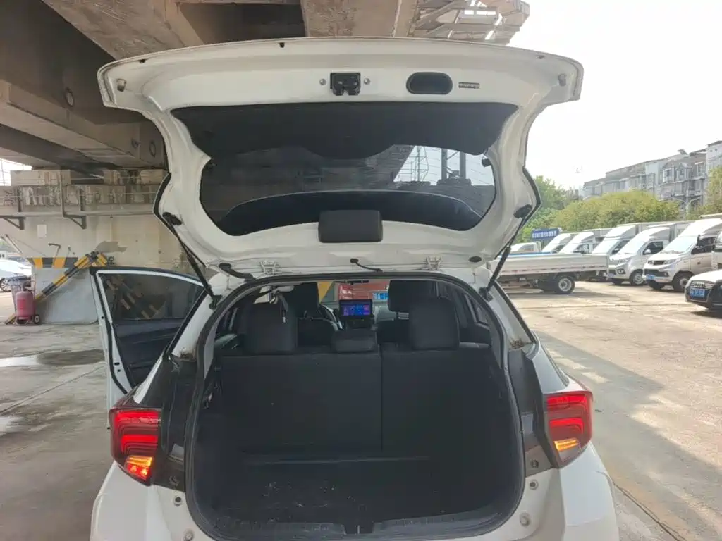 Toyota Yaris L — миниатюра 19