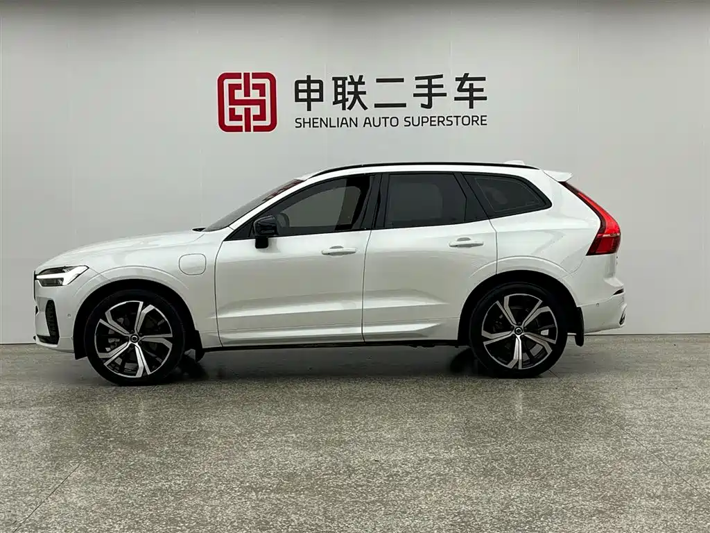 Volvo XC60 2024 T8 Sport