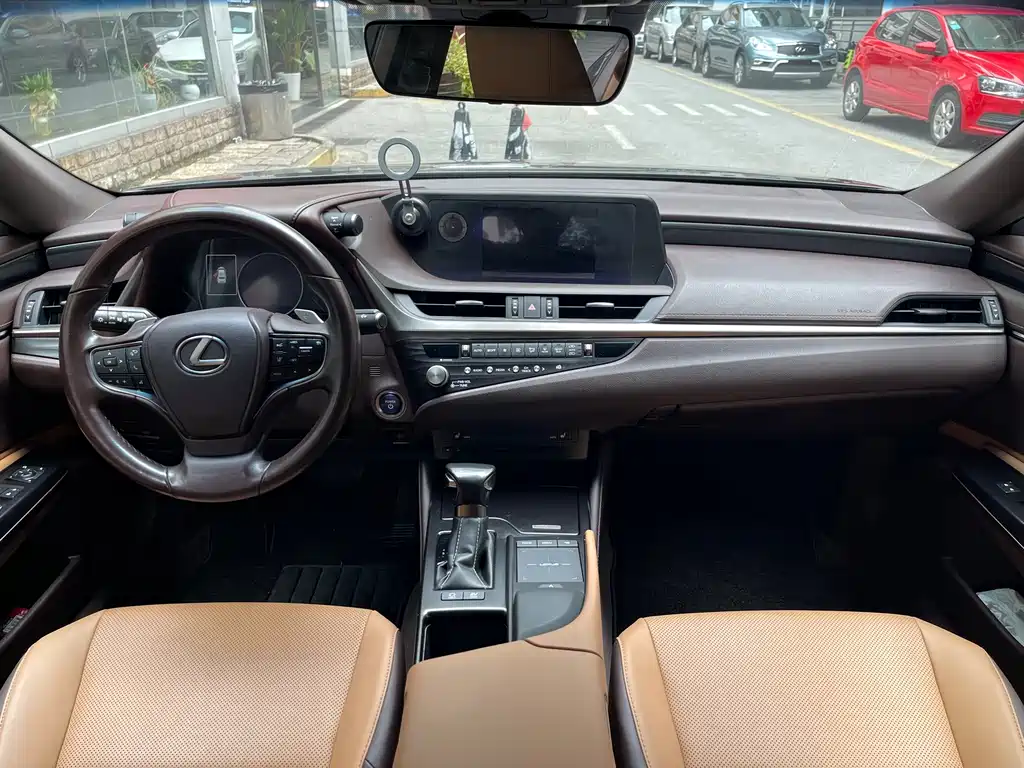 Lexus ES — миниатюра 10