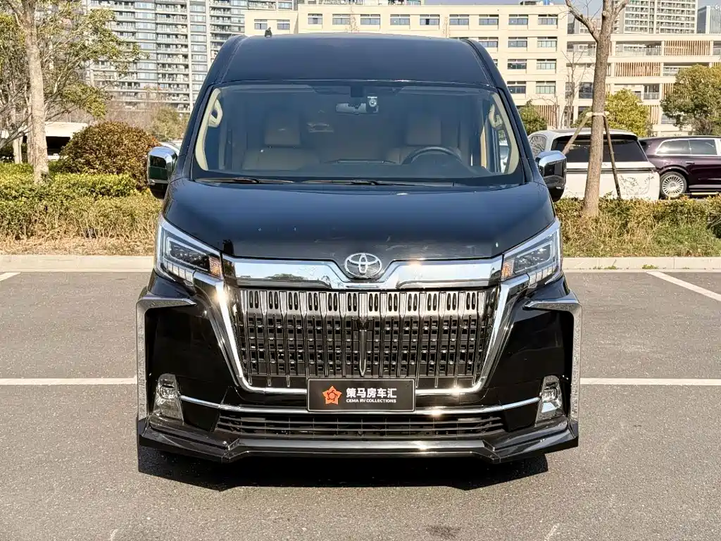 Toyota Hiace — миниатюра 3