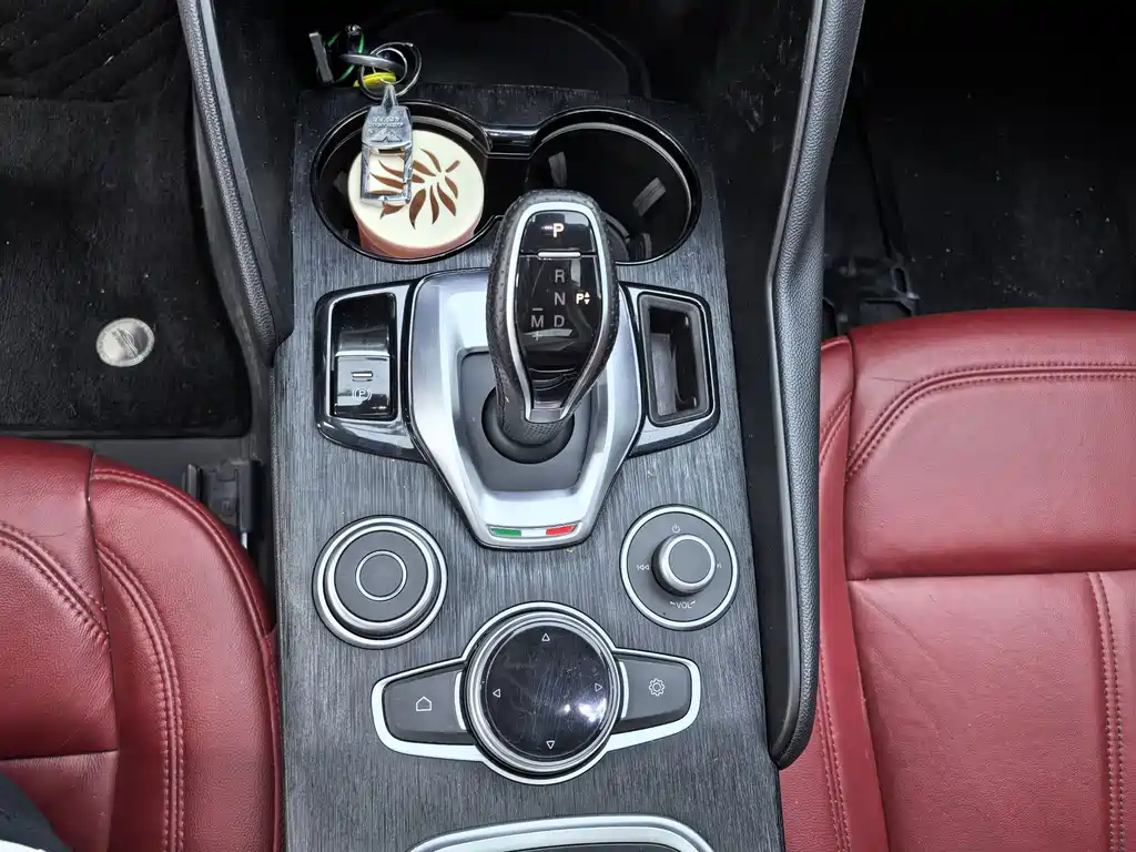 Alfa Romeo Giulia — миниатюра 8