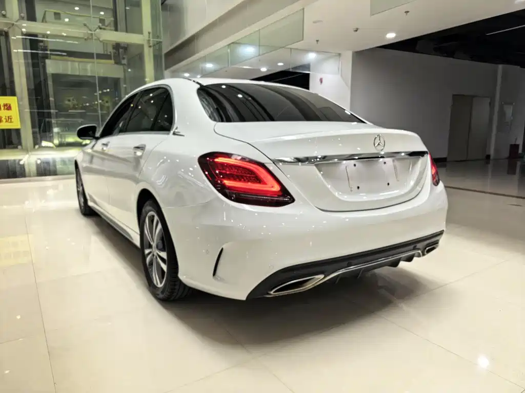 Mercedes-Benz C-Class — миниатюра 6