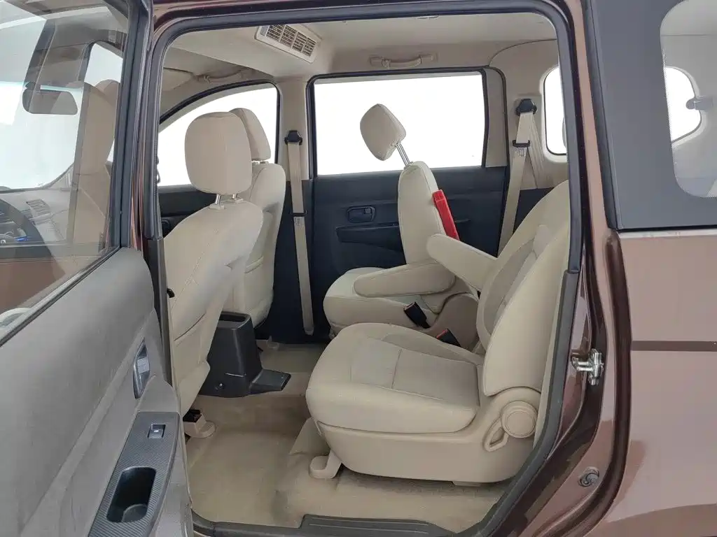 Wuling Hongguang — миниатюра 15