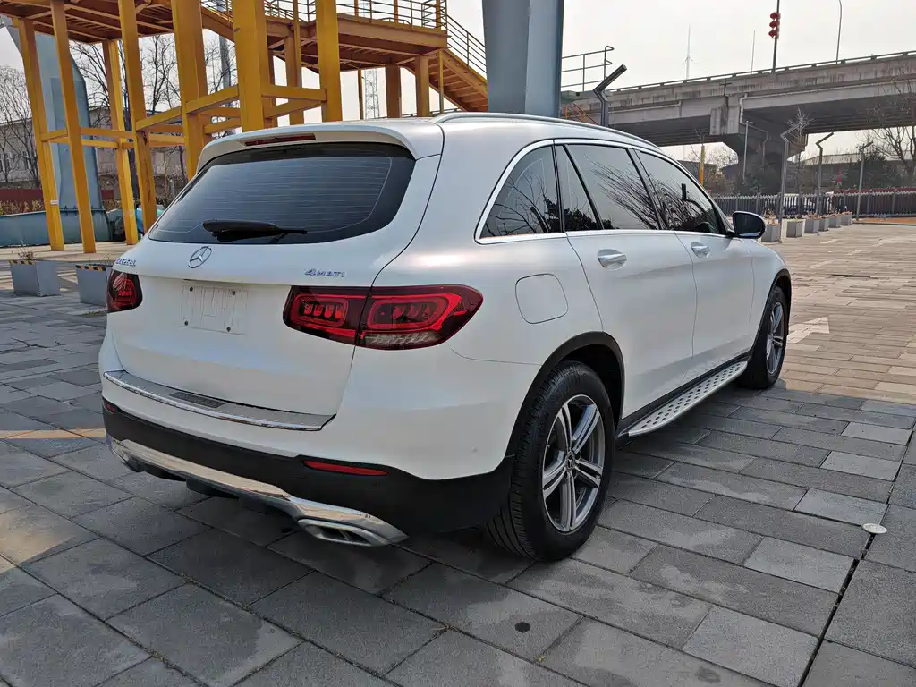 MERCEDES-BENZ GLC