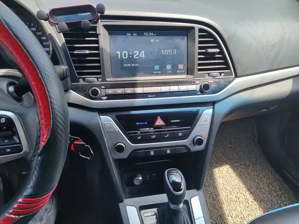 Hyundai Elantra — миниатюра 20