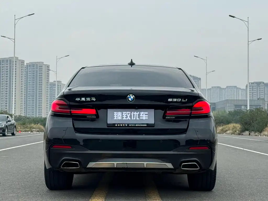 BMW 5 Series — миниатюра 9