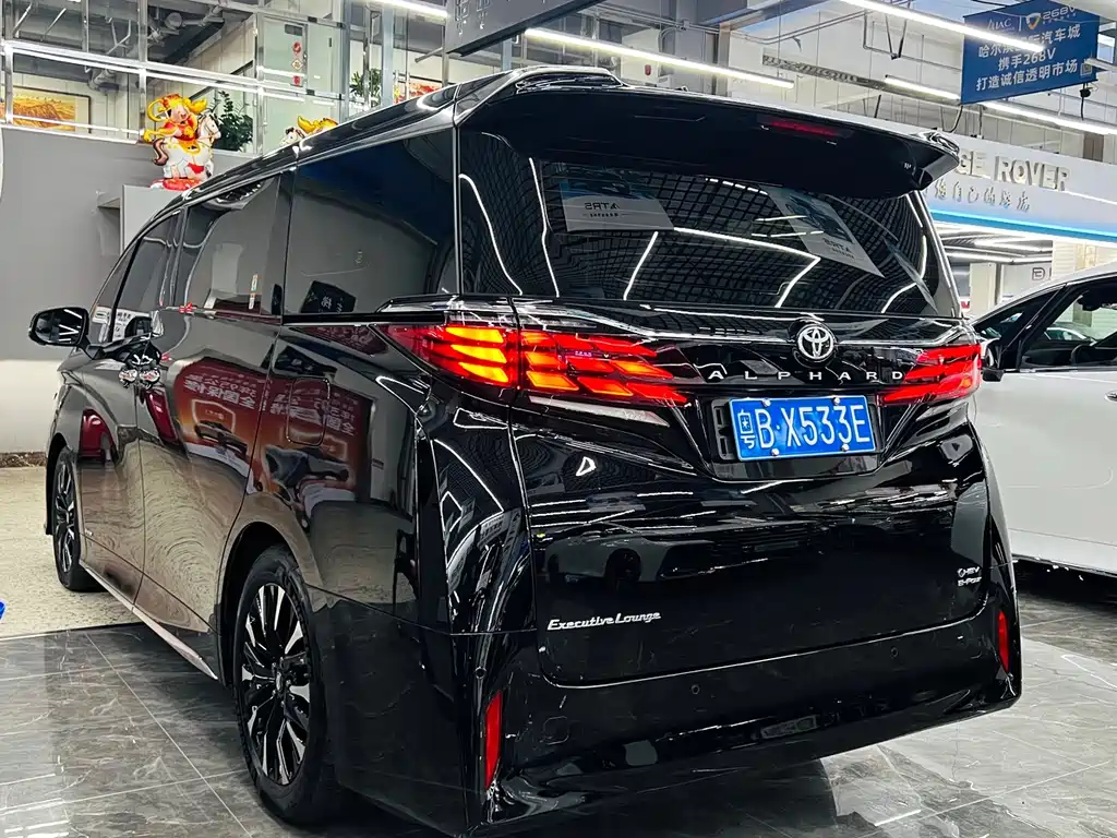 Toyota Alphard — миниатюра 5