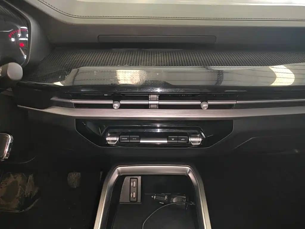 Wuling Jiachen — миниатюра 13