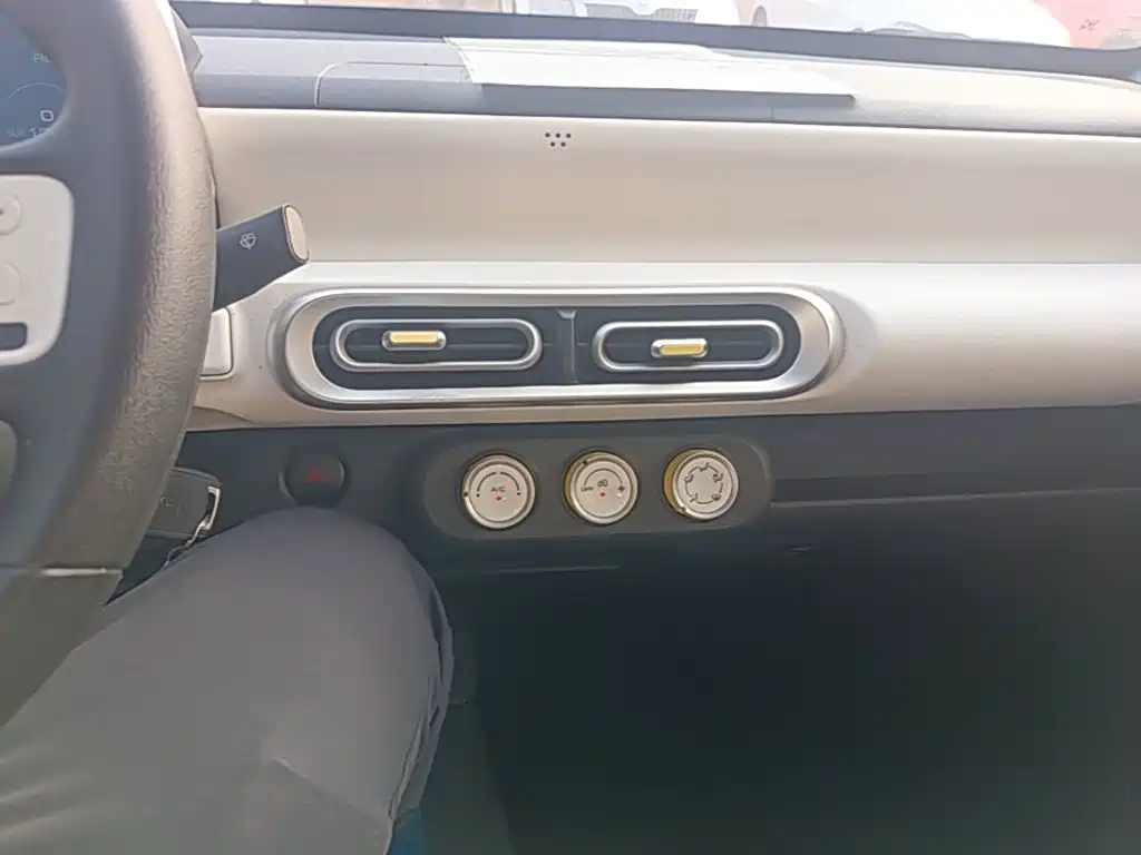 Wuling MINIEV — миниатюра 13