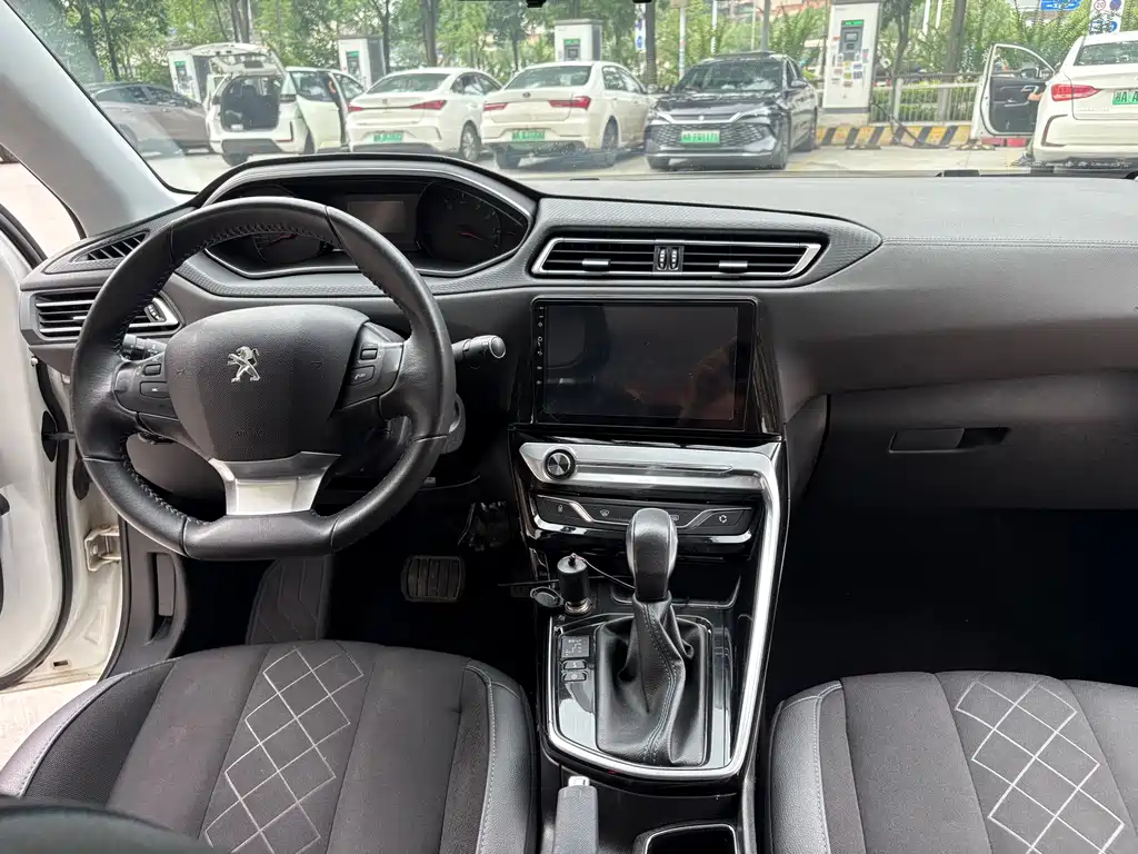 Peugeot 308 2016 1.6L AT Luxury