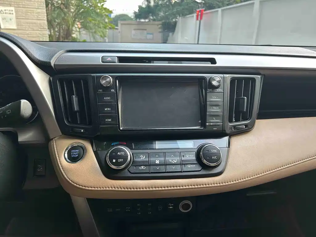 Toyota RAV4 — миниатюра 18