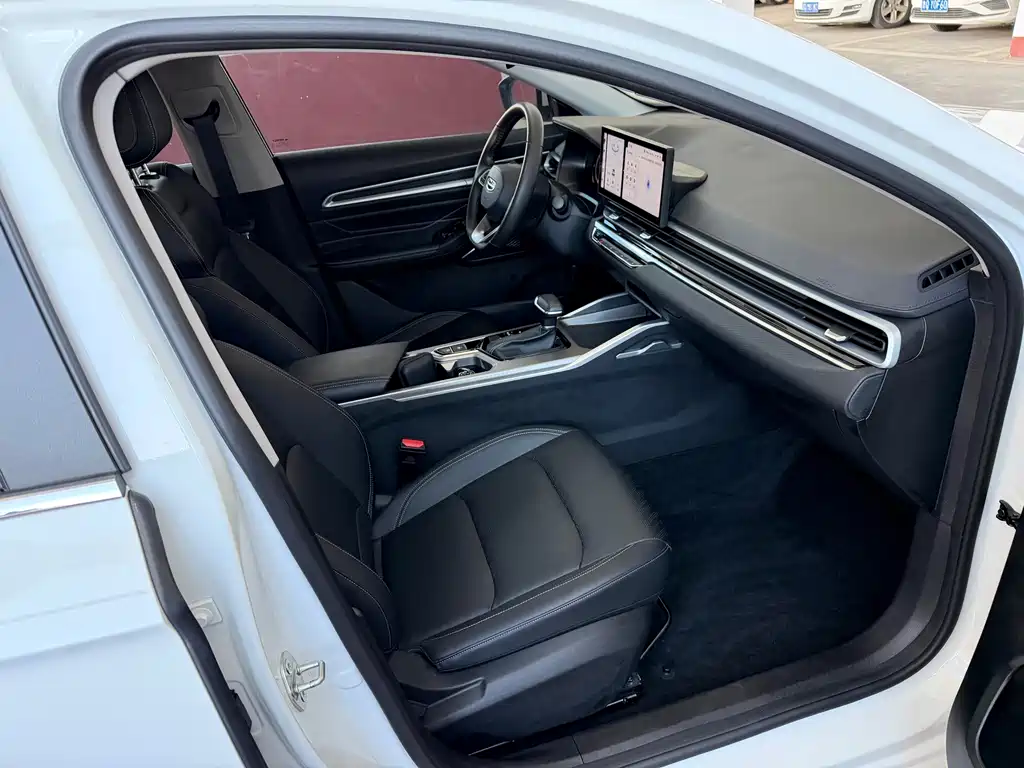 Geely Emgrand — миниатюра 13