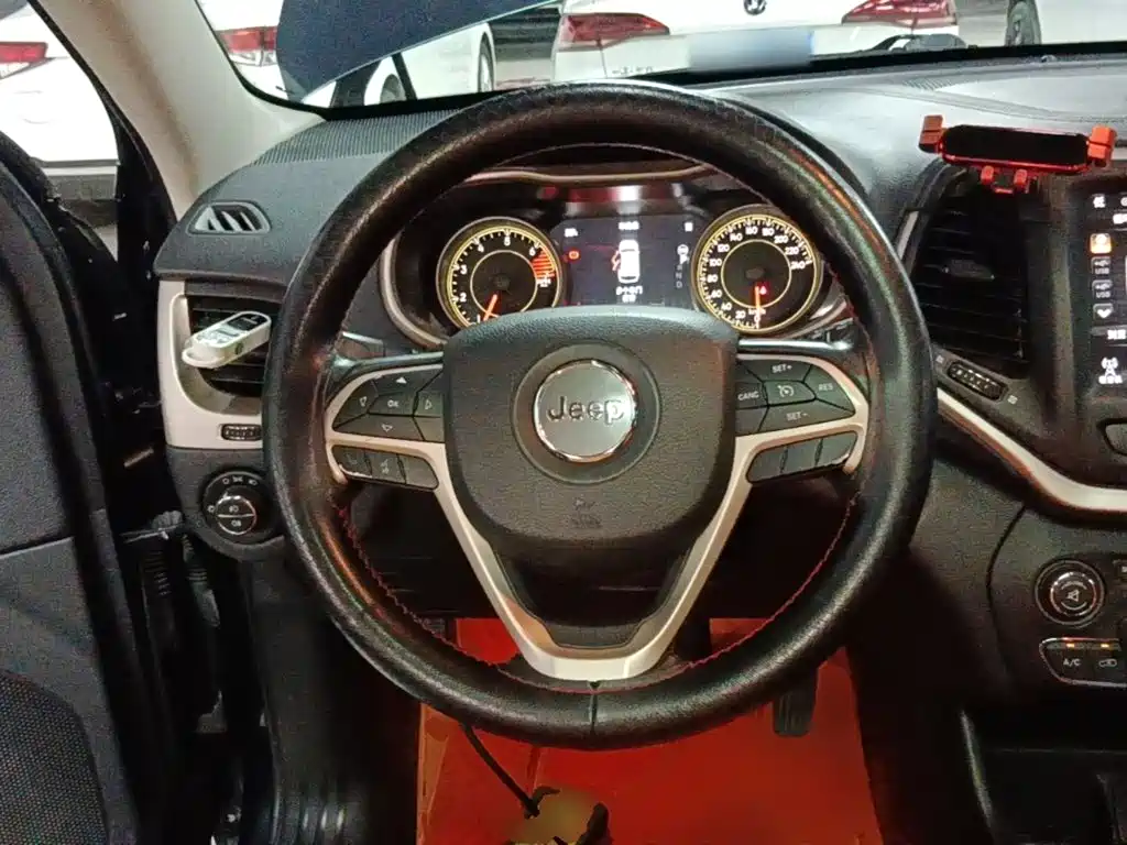 Jeep Cherokee — миниатюра 11