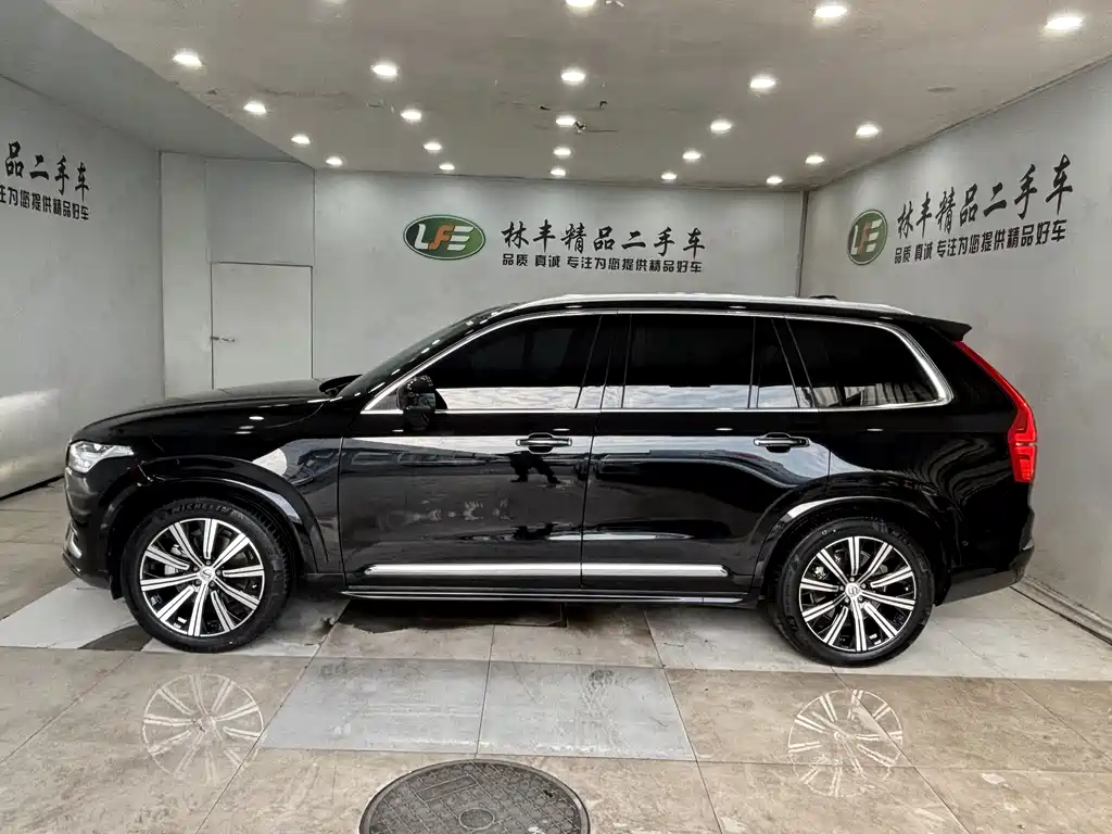 Volvo XC90 2023 B6 Luxury 7 мест