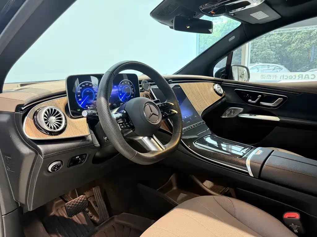Mercedes-Benz EQE SUV — миниатюра 7