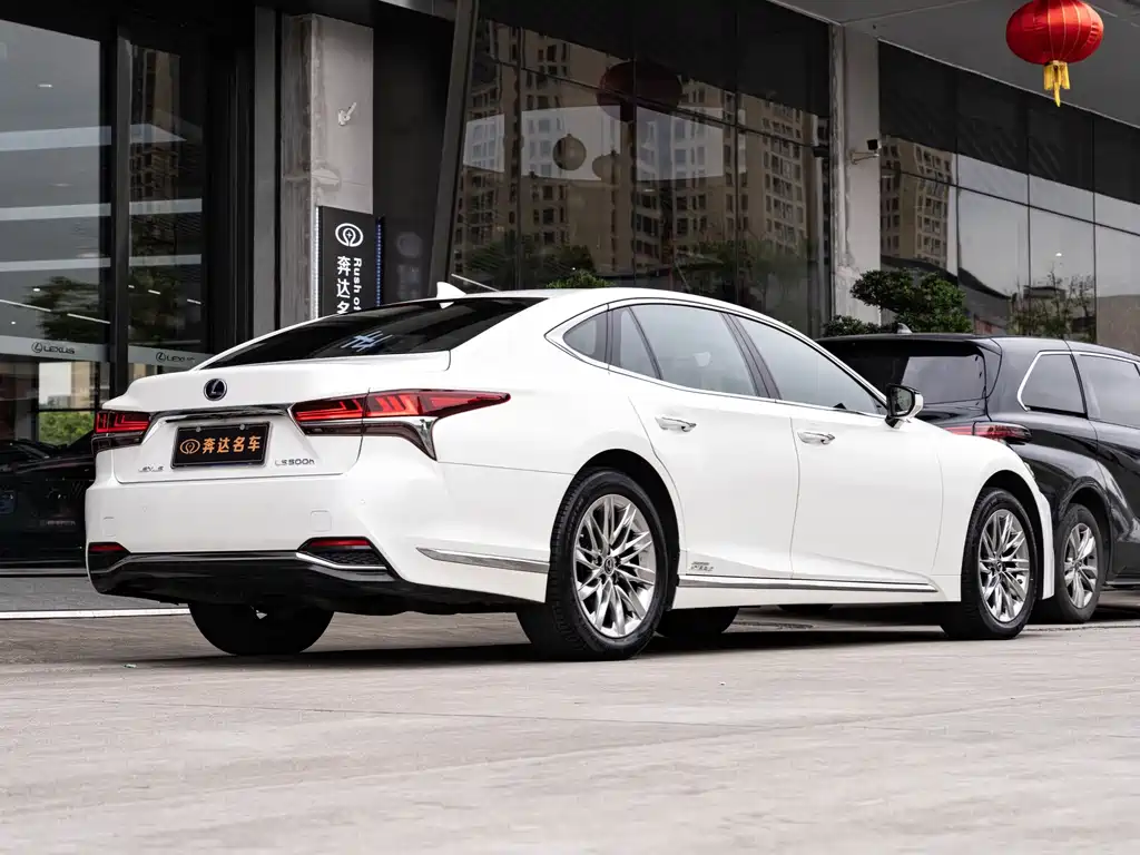 Lexus LS — миниатюра 3
