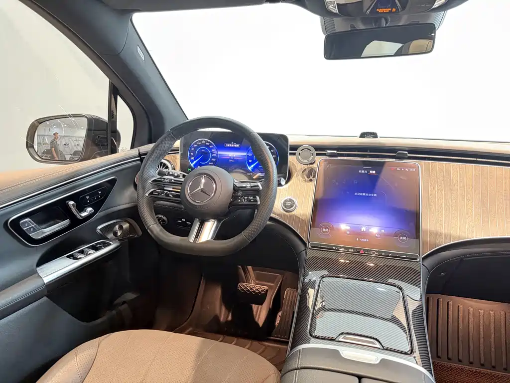 Mercedes-Benz EQE SUV — миниатюра 16