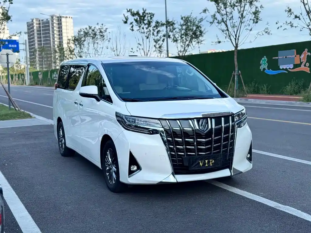 Toyota Alphard — миниатюра 3