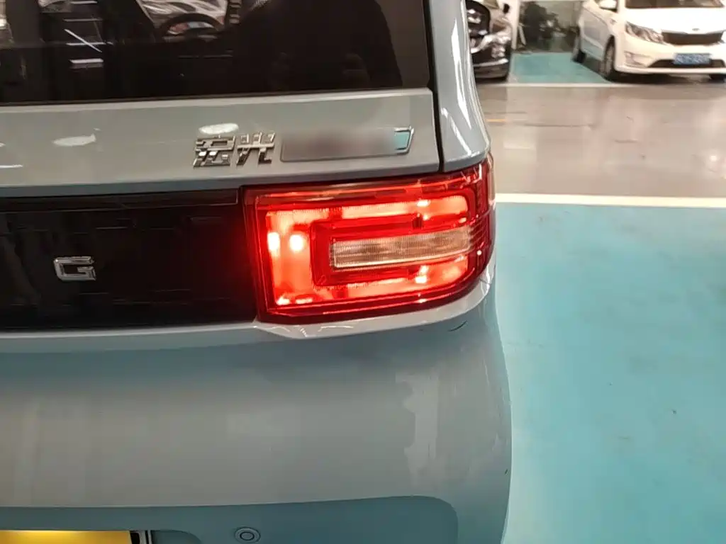 Wuling MINIEV — миниатюра 8