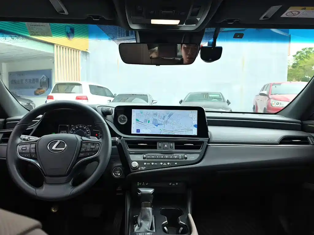 Lexus ES 2022 300h Premium