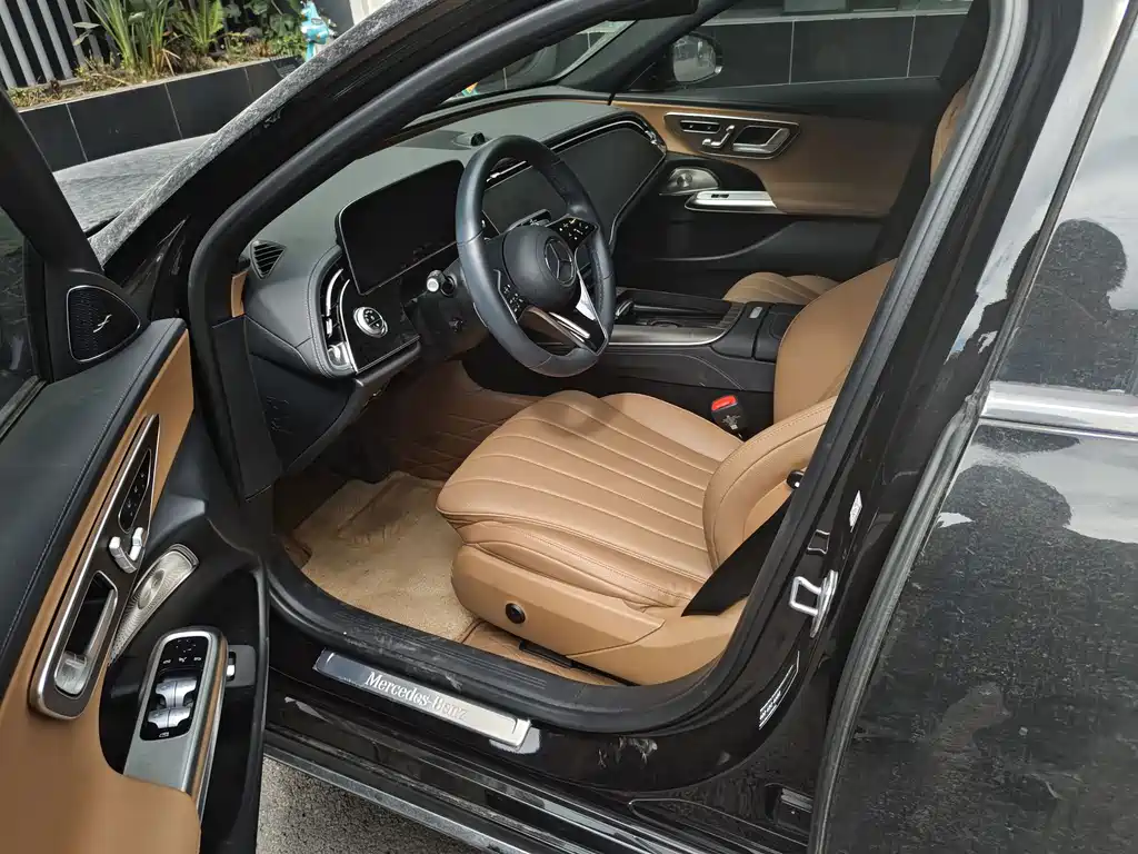 Mercedes-Benz E-Class — миниатюра 4