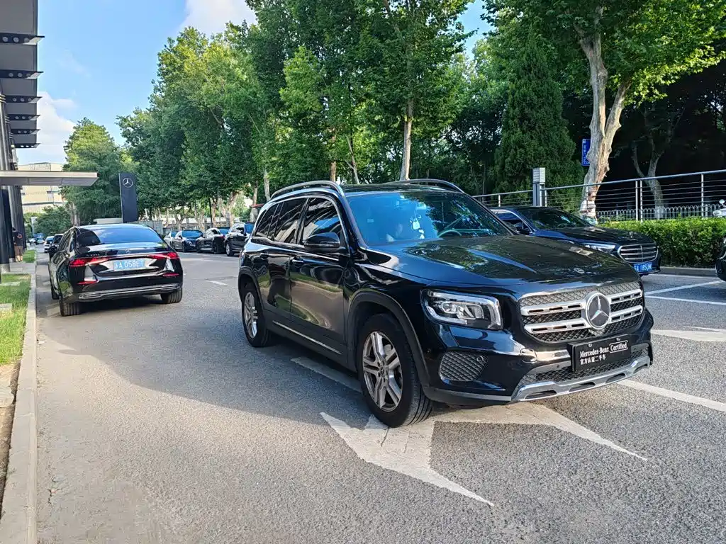 Mercedes-Benz GLB — миниатюра 2
