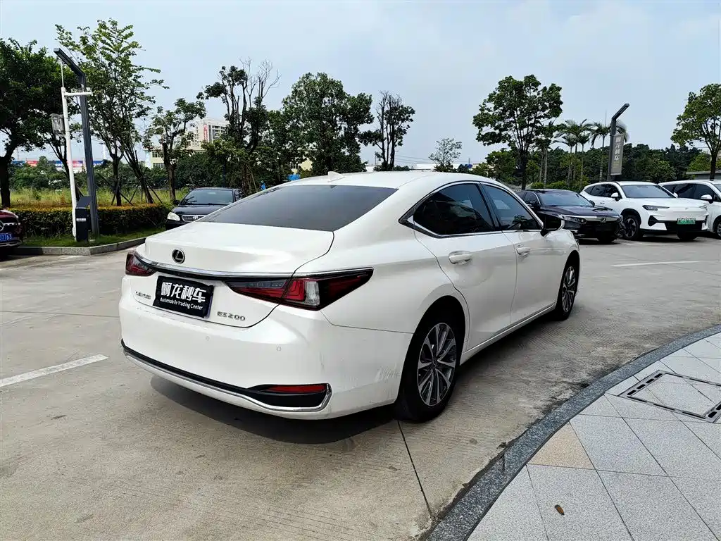 Lexus ES — миниатюра 9