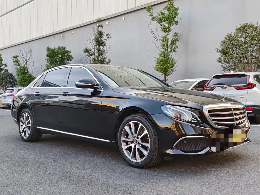 Mercedes-Benz E-Class — миниатюра 3