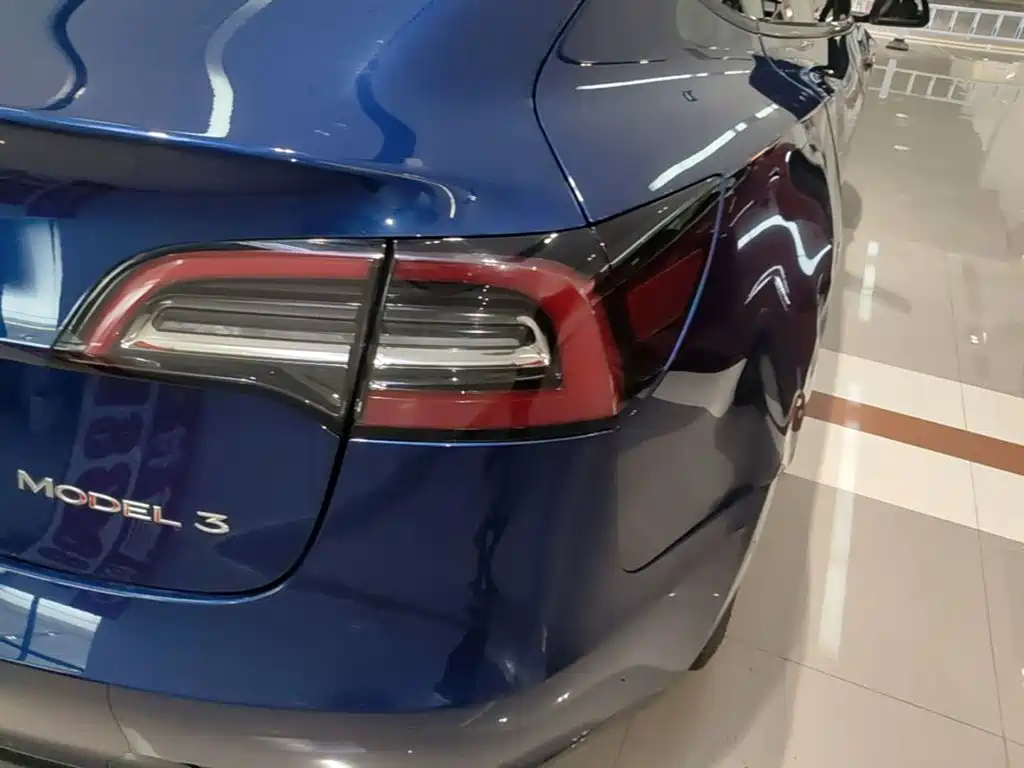 Tesla Model 3 — миниатюра 8