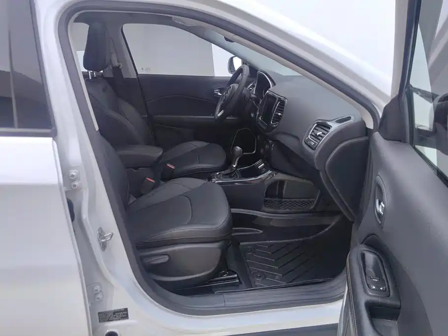 Jeep Compass — миниатюра 8