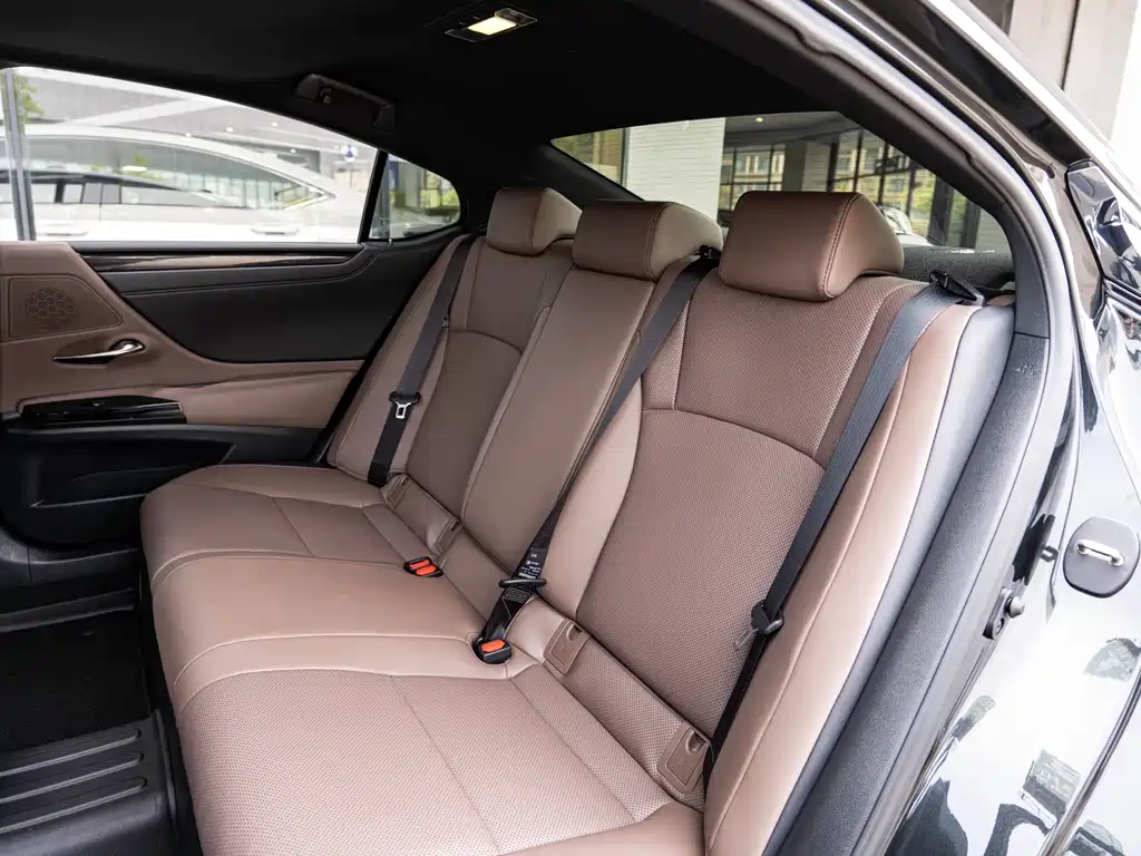 Lexus ES — миниатюра 12