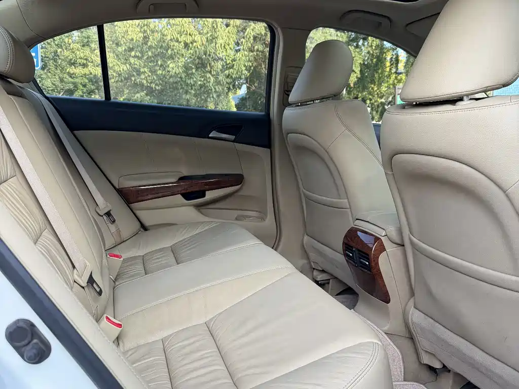 Honda Accord — миниатюра 16