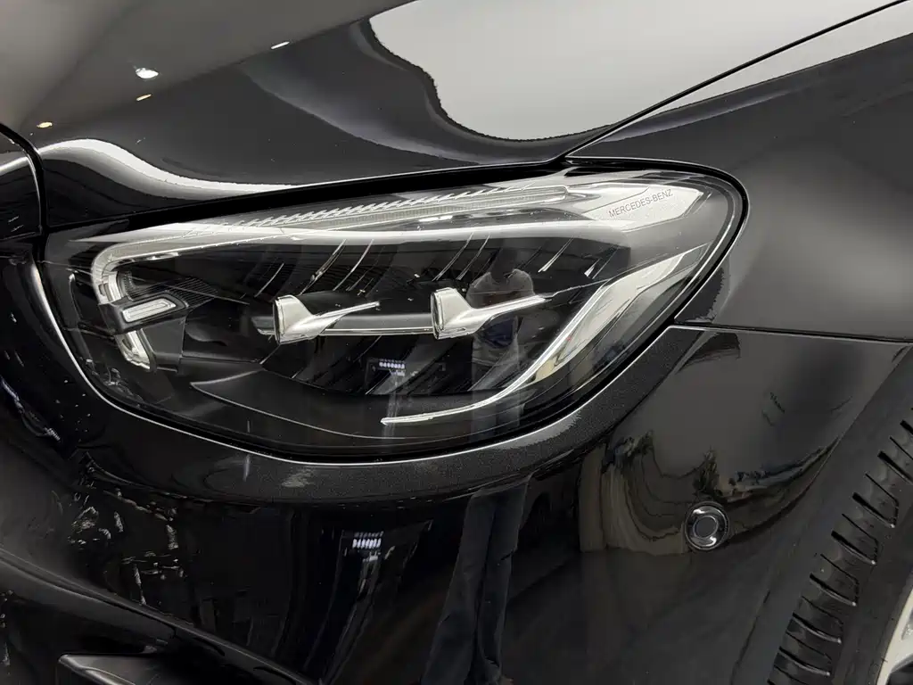 Mercedes-Benz E-Class — миниатюра 9