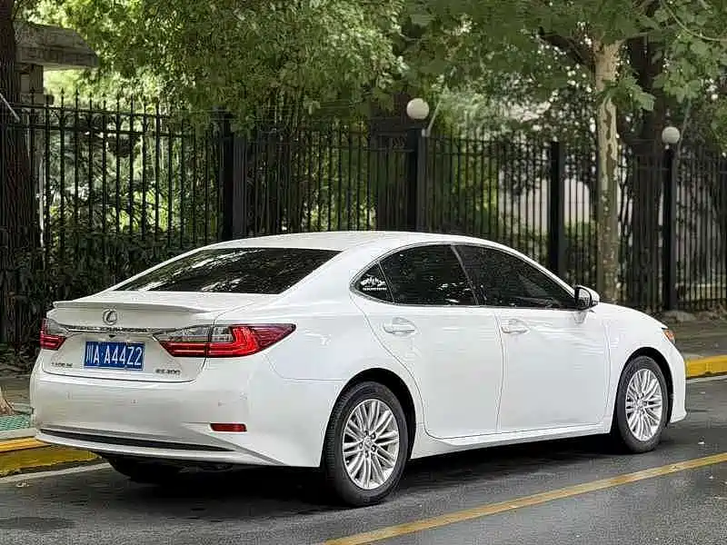 Lexus ES — миниатюра 18