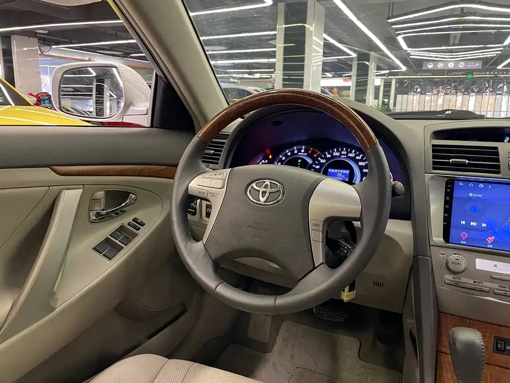 Toyota Camry — миниатюра 13
