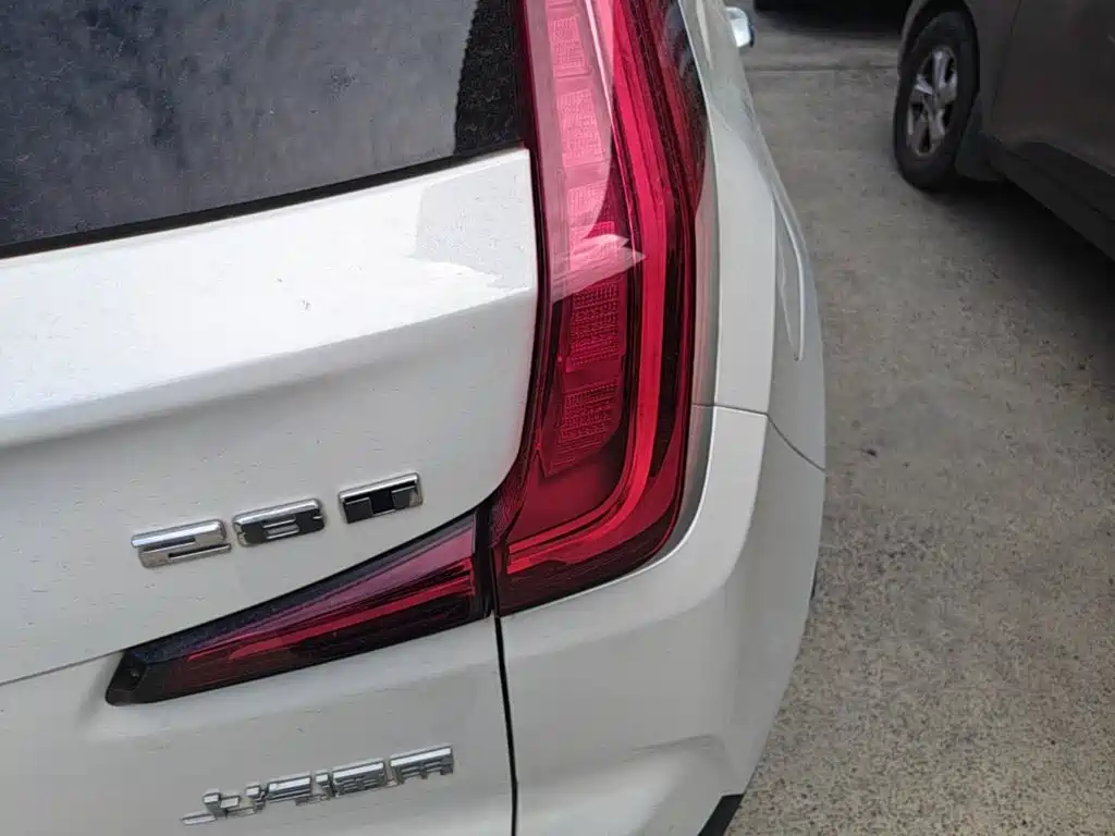 Cadillac XT4 — миниатюра 8
