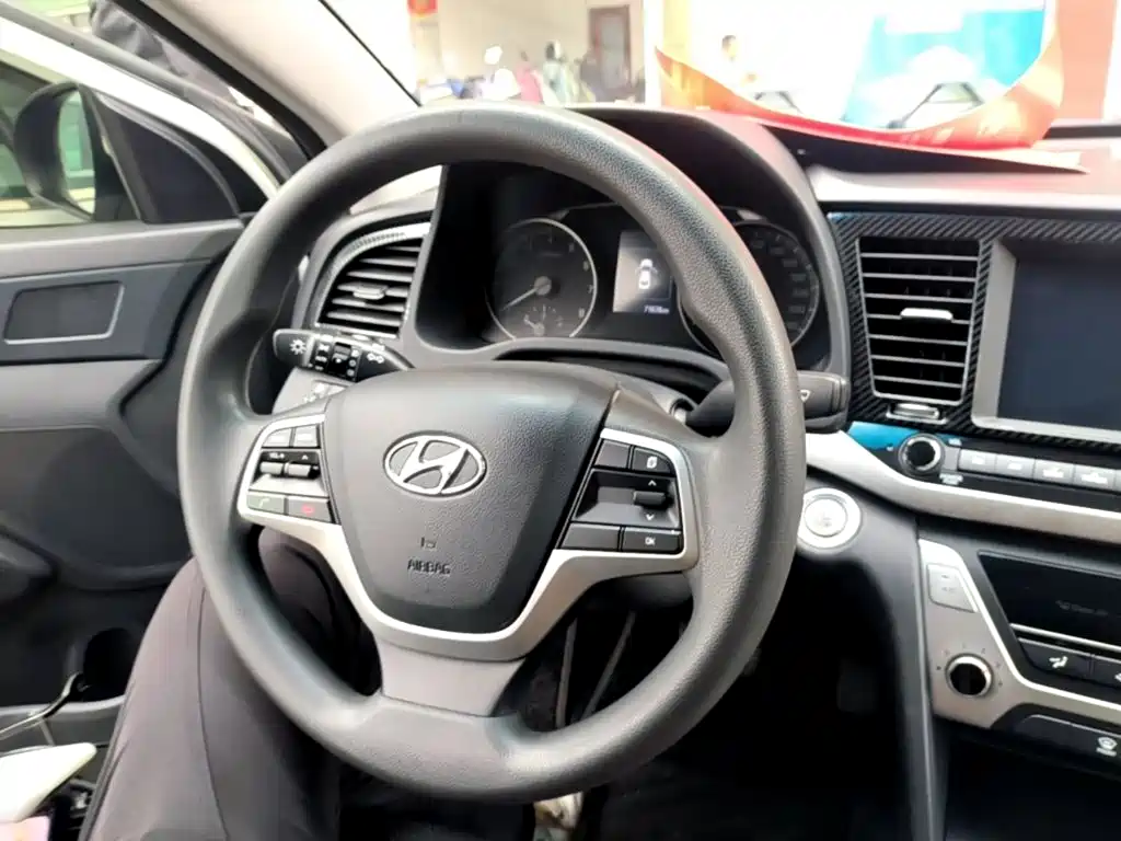 Hyundai Elantra — миниатюра 11