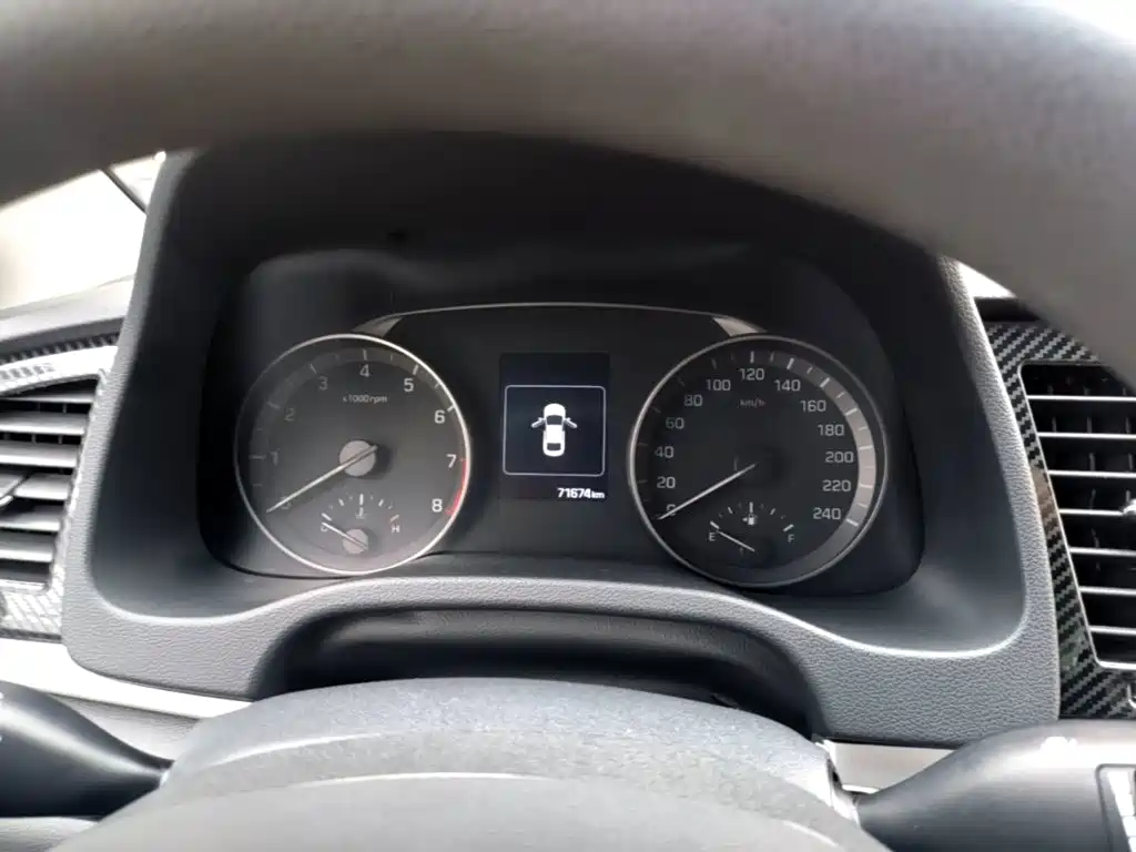 Hyundai Elantra — миниатюра 12