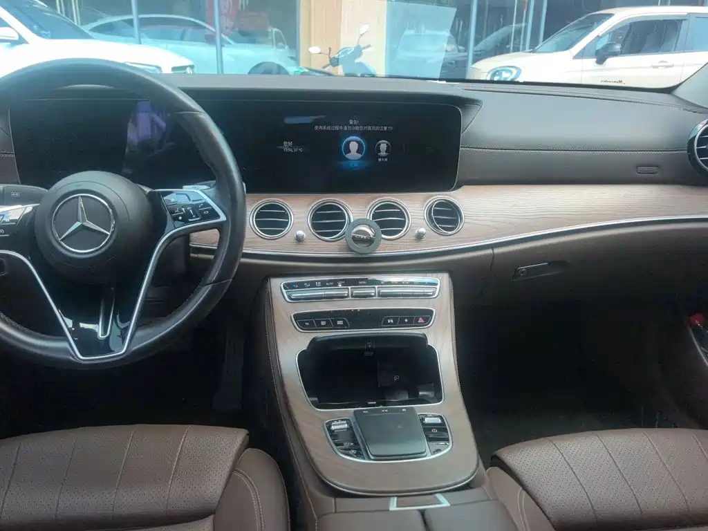 Mercedes-Benz E-Class — миниатюра 14