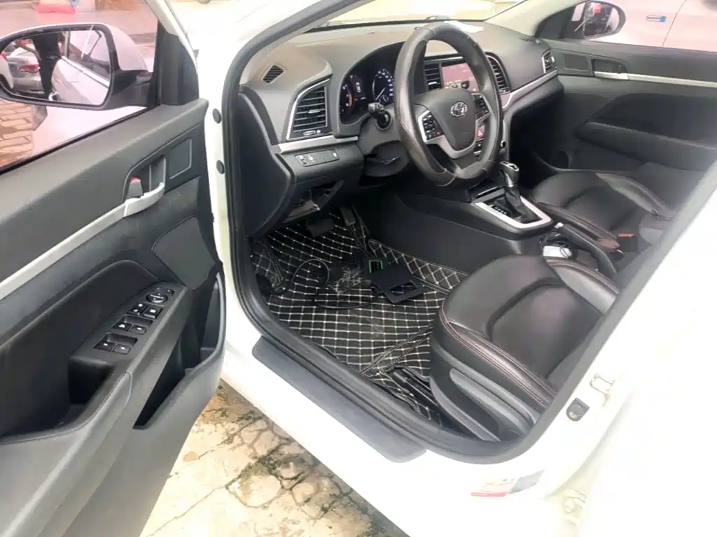 Hyundai Elantra — миниатюра 16