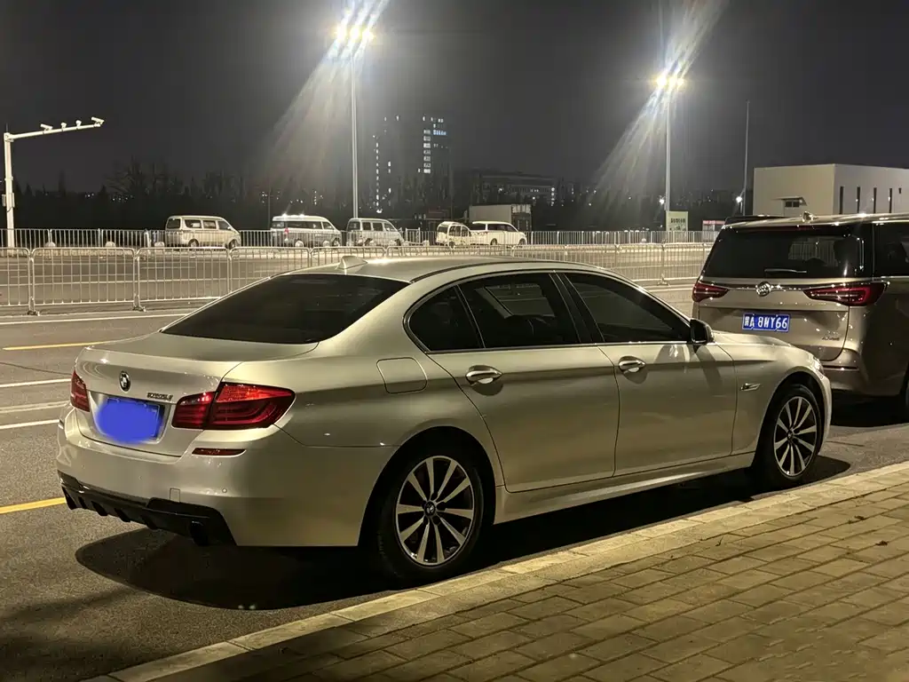 BMW 5 Series — миниатюра 2