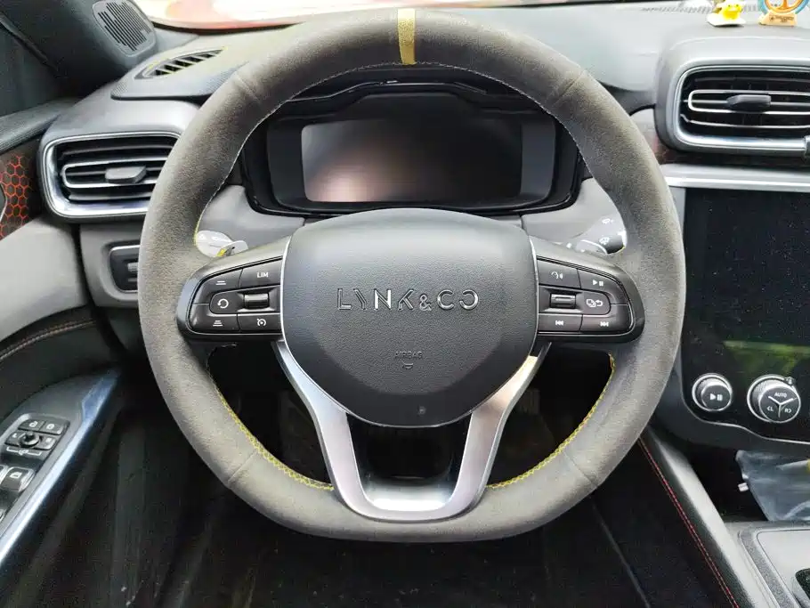 Lynk & Co 03 — миниатюра 14